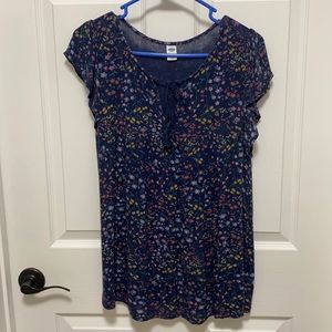 Old Navy 💯 rayon top Pit to pit 20 Inches Med